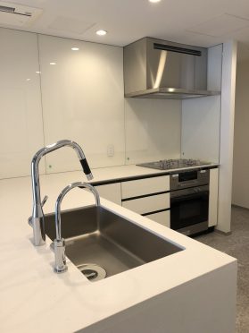 プラウド代官山猿楽町　システムキッチン